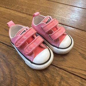Converse Baby size 2 Velcro, Pink